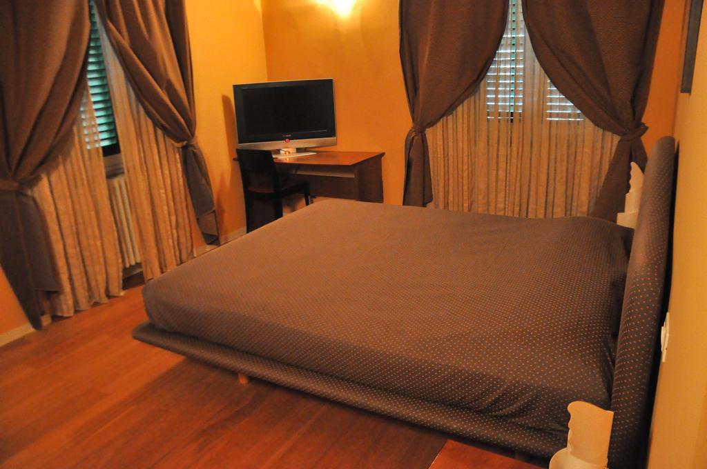B&B Al Canto Del Cavour Πιστόια Δωμάτιο φωτογραφία