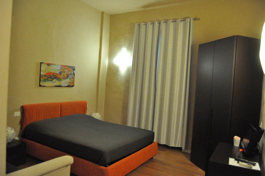 B&B Al Canto Del Cavour Πιστόια Δωμάτιο φωτογραφία